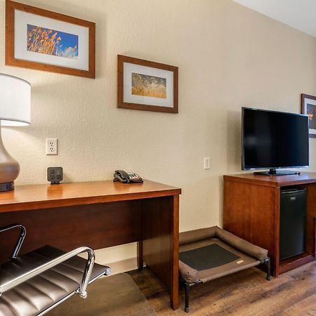 Comfort Suites Фернли Экстерьер фото