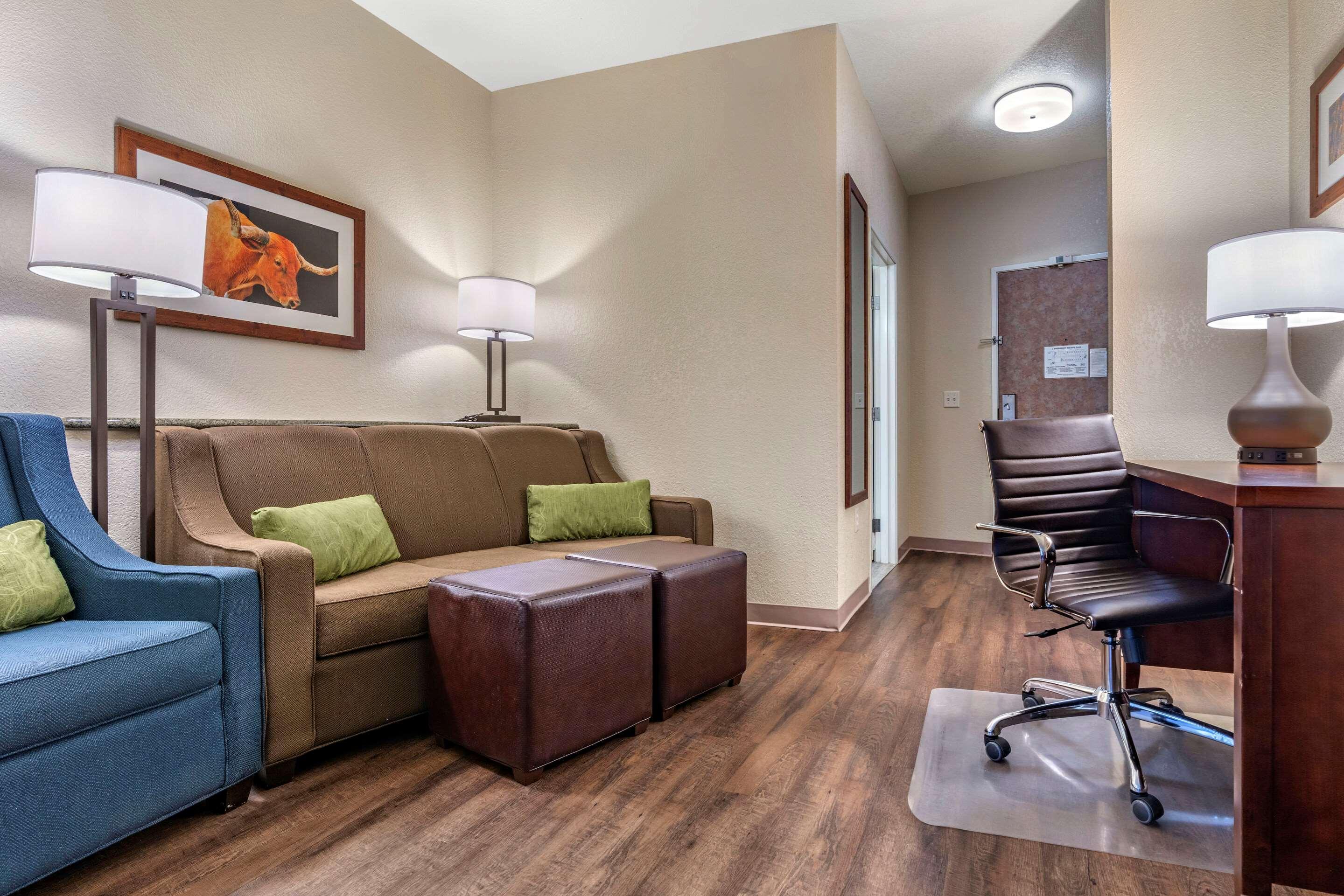Comfort Suites Фернли Экстерьер фото