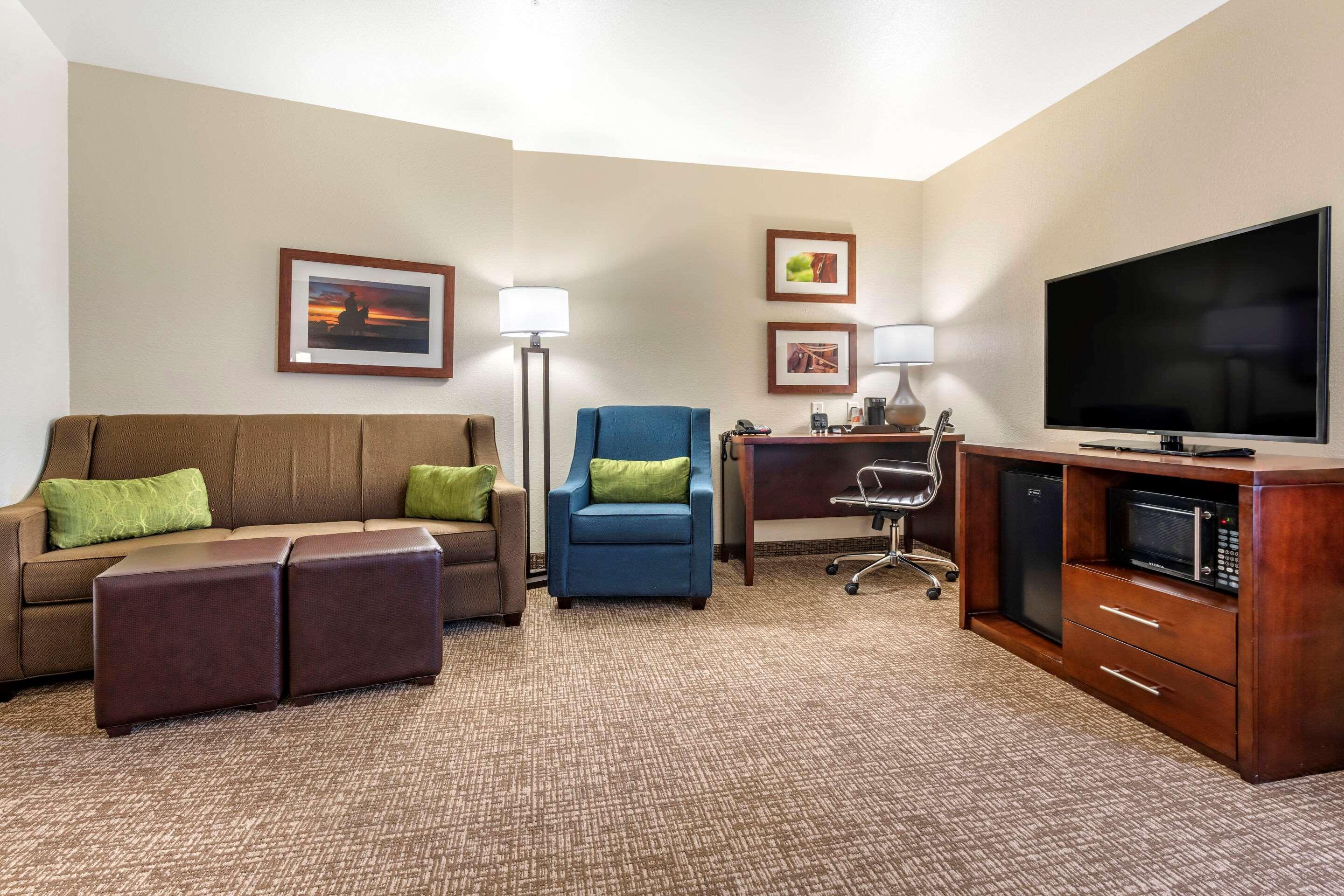 Comfort Suites Фернли Экстерьер фото