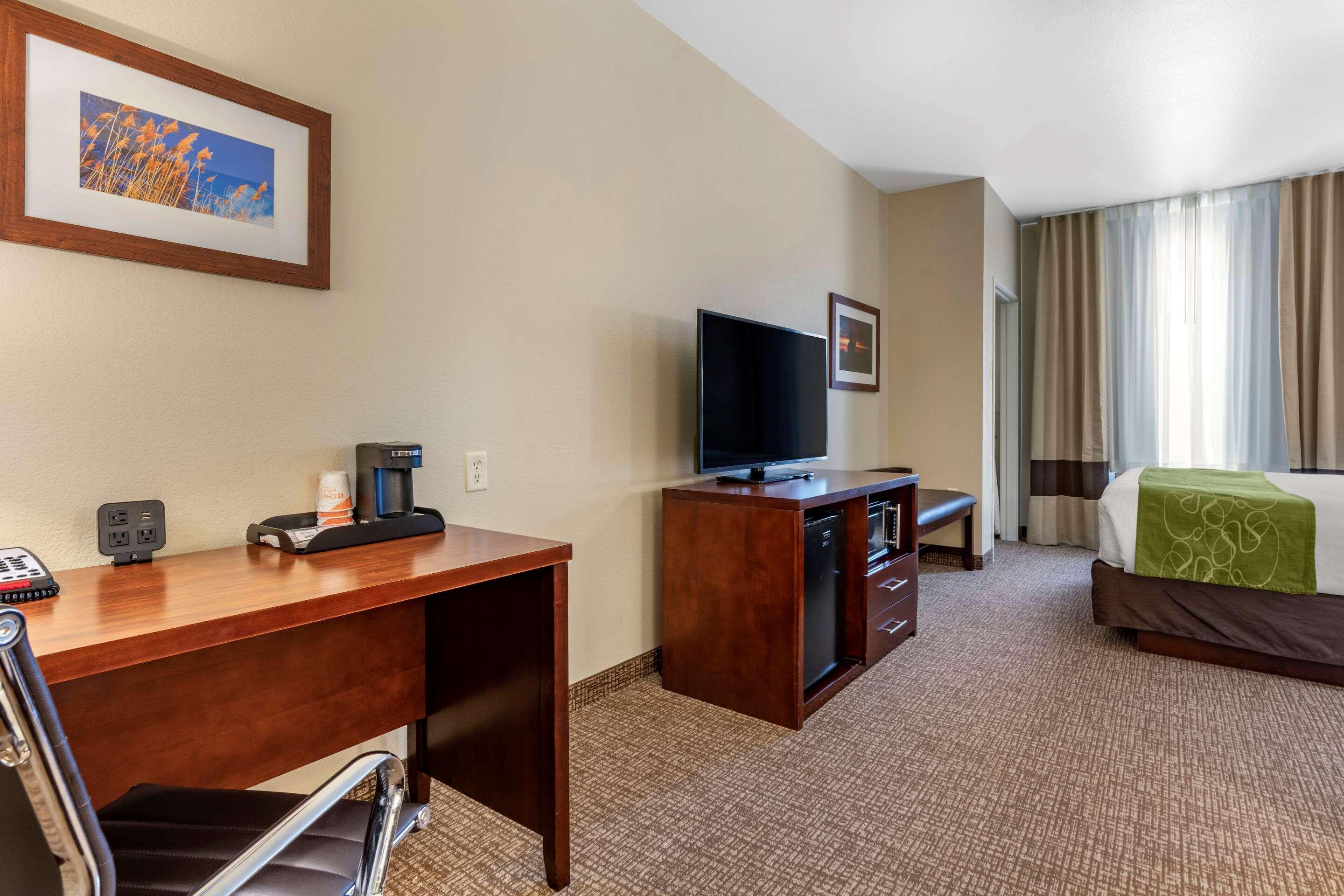 Comfort Suites Фернли Экстерьер фото