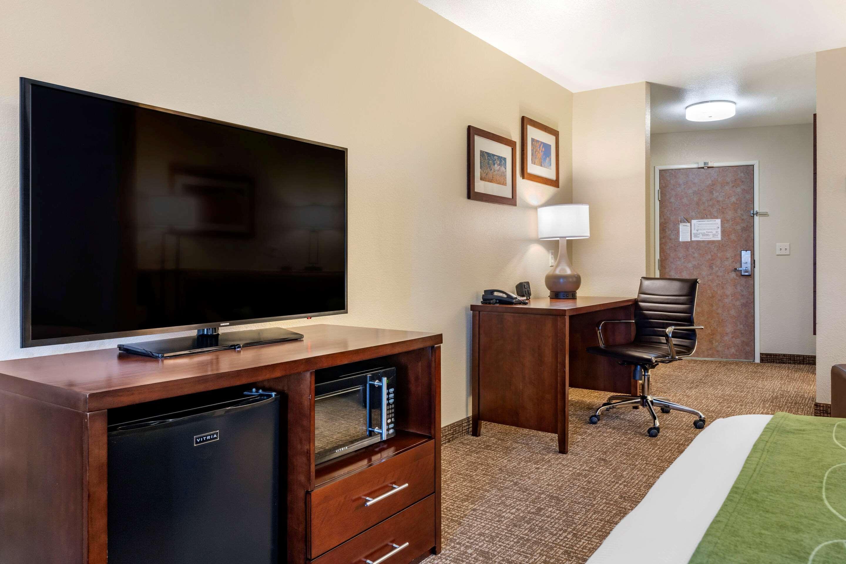 Comfort Suites Фернли Экстерьер фото