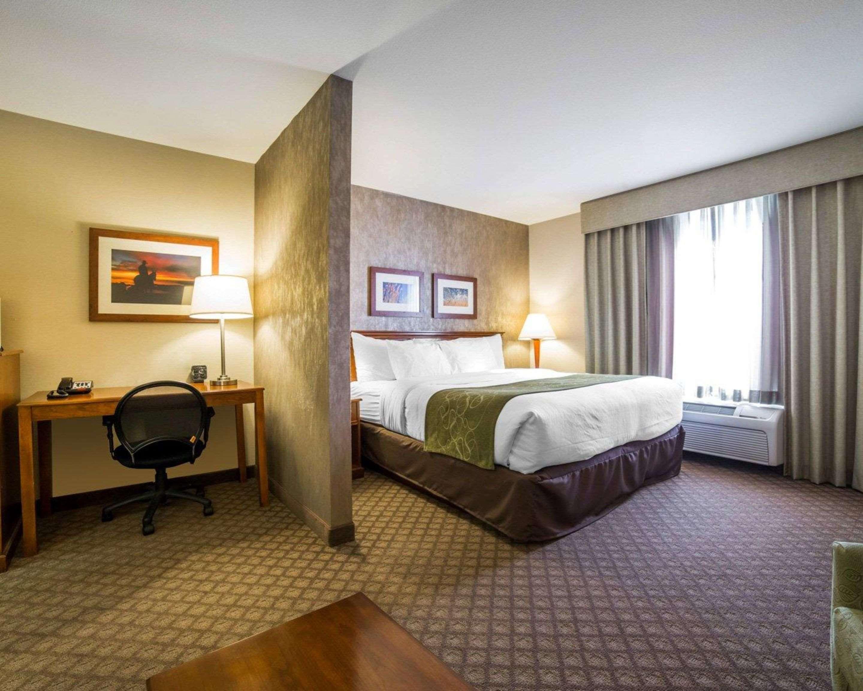 Comfort Suites Фернли Экстерьер фото