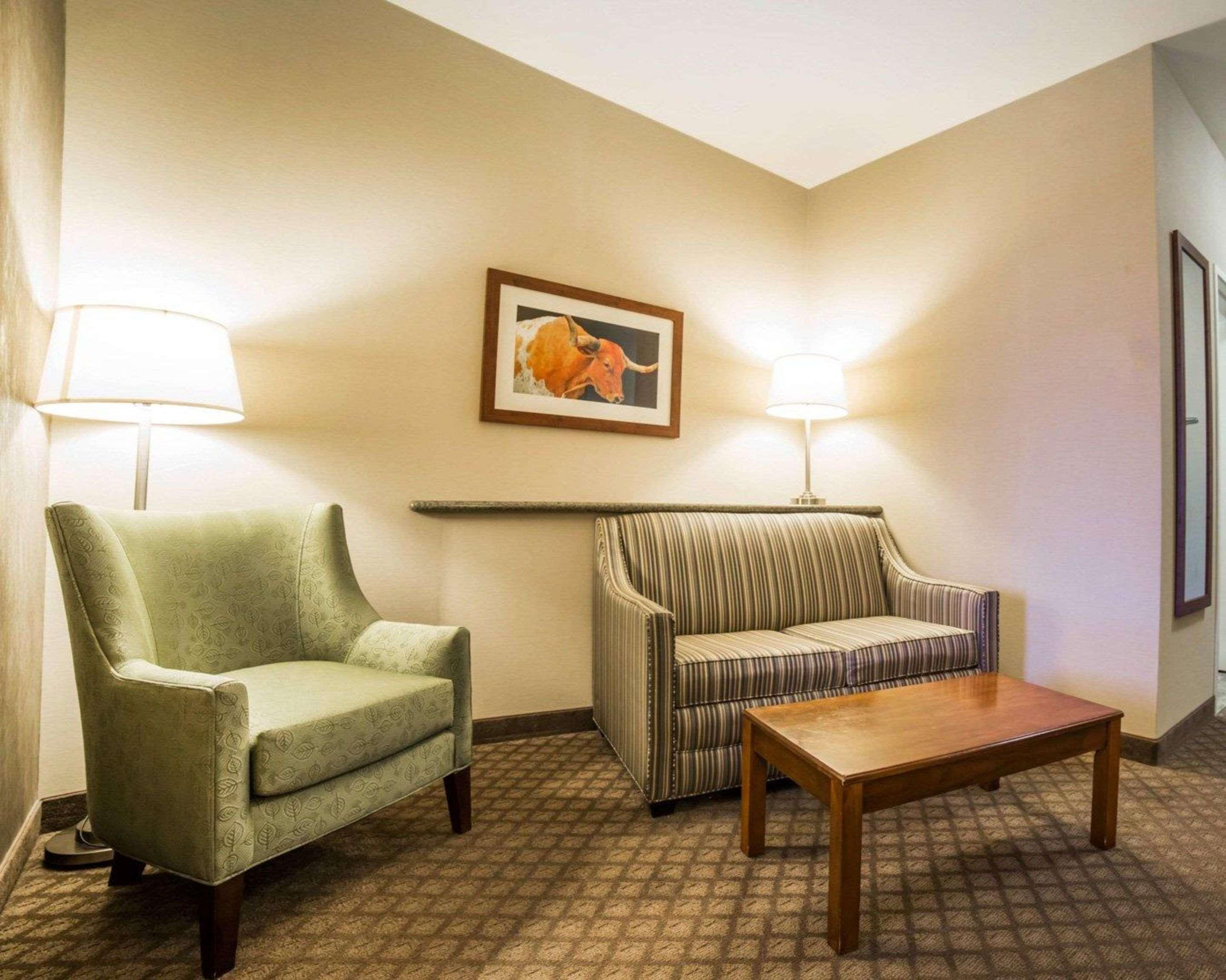 Comfort Suites Фернли Экстерьер фото