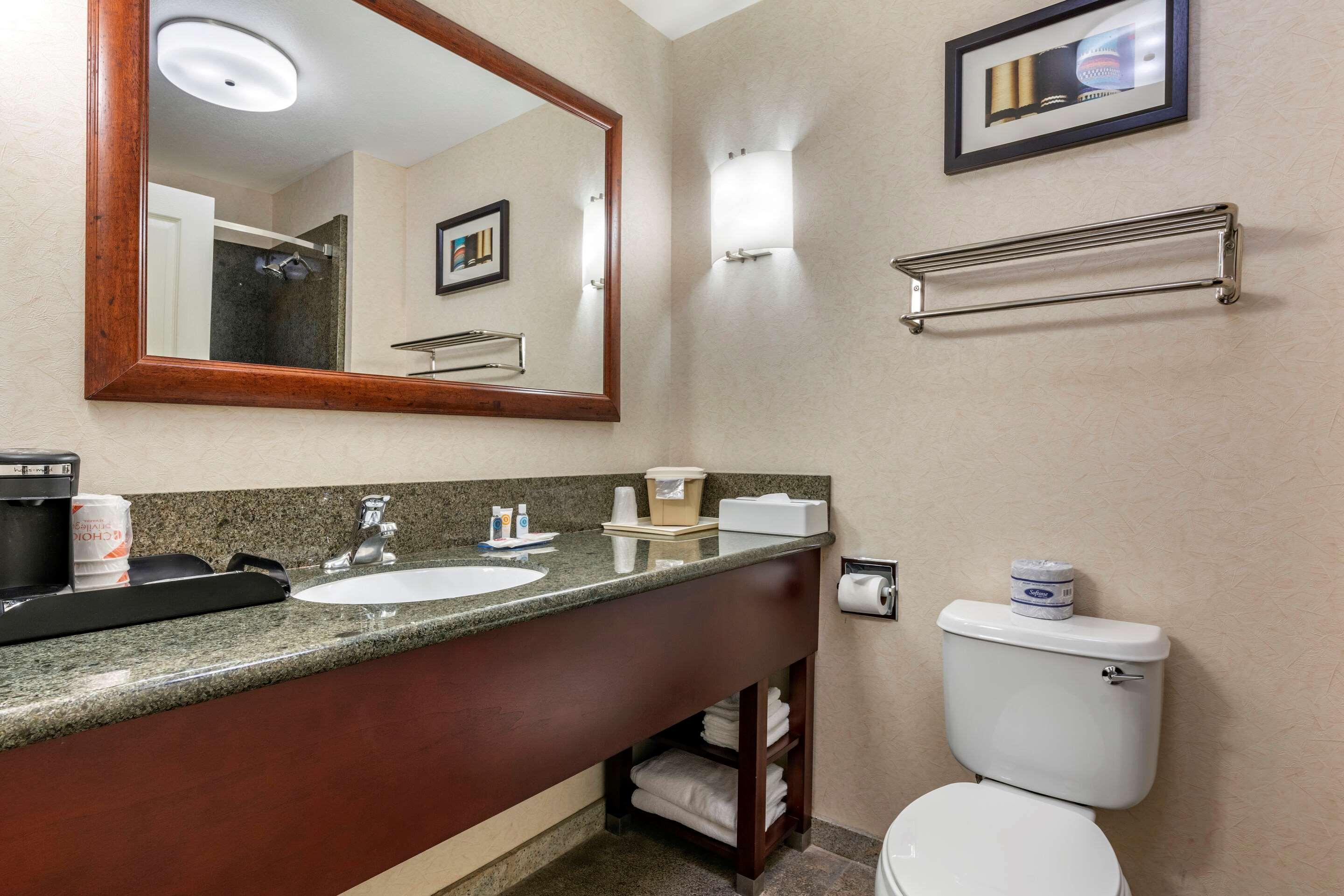 Comfort Suites Фернли Экстерьер фото