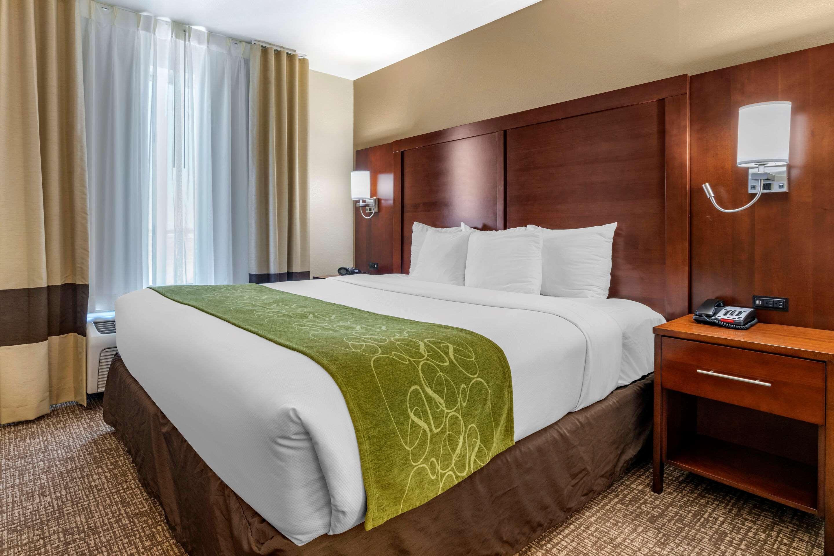 Comfort Suites Фернли Экстерьер фото