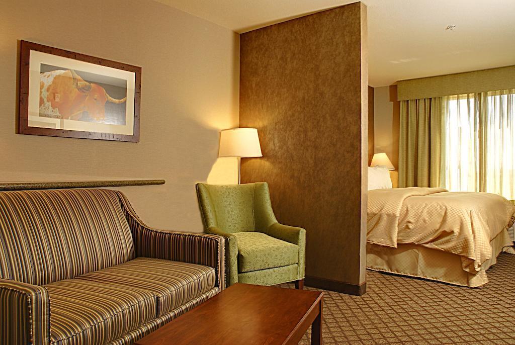 Comfort Suites Фернли Экстерьер фото