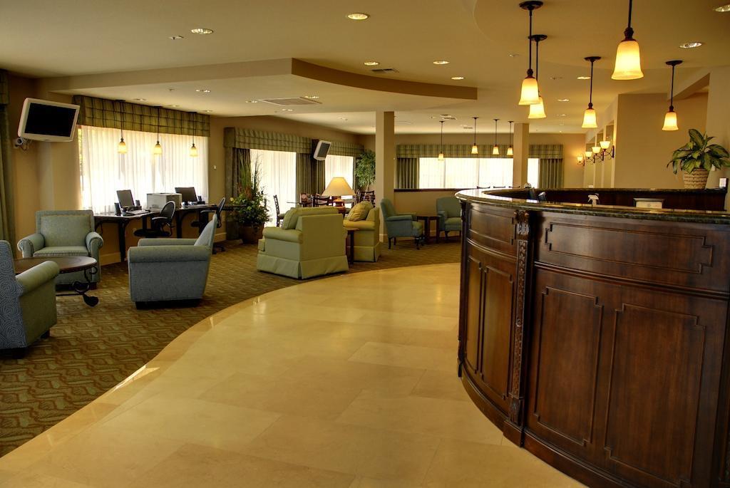 Comfort Suites Фернли Экстерьер фото