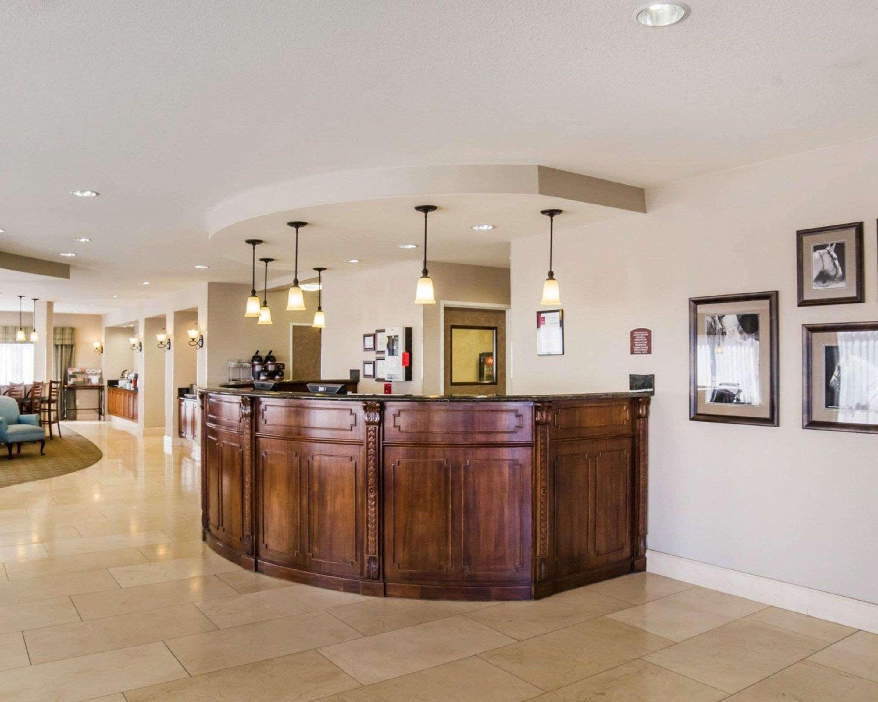 Comfort Suites Фернли Экстерьер фото