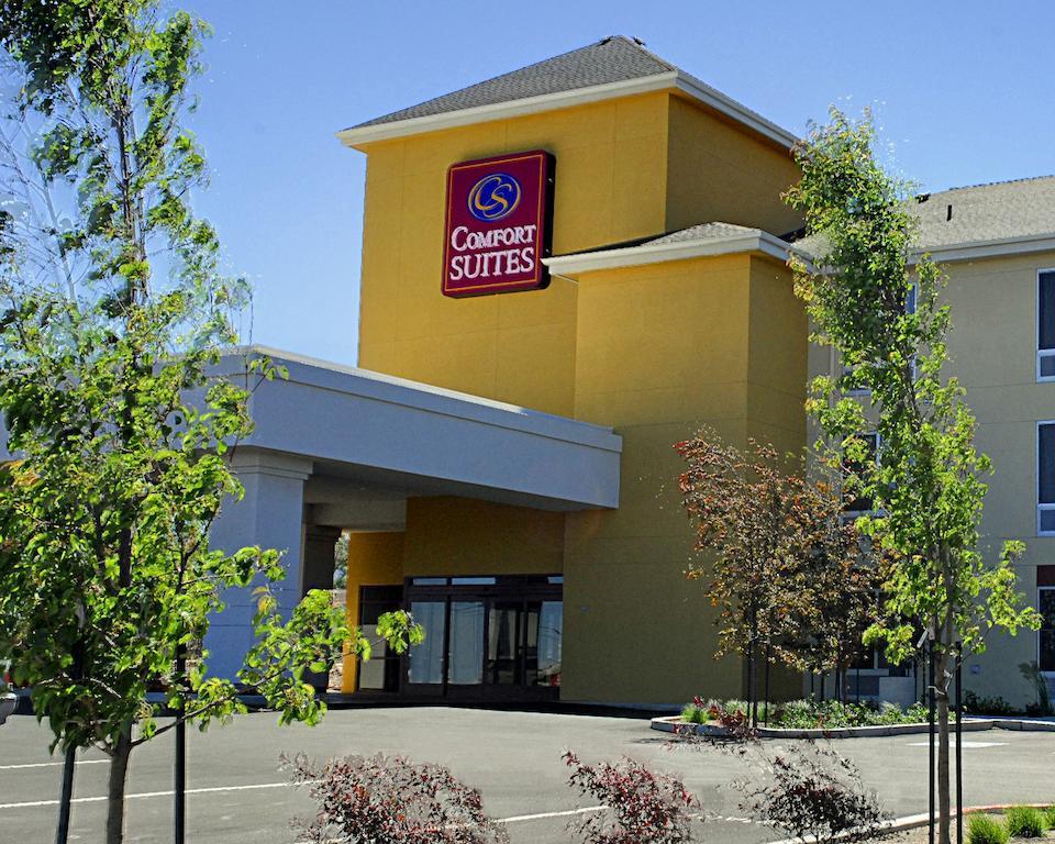 Comfort Suites Фернли Экстерьер фото