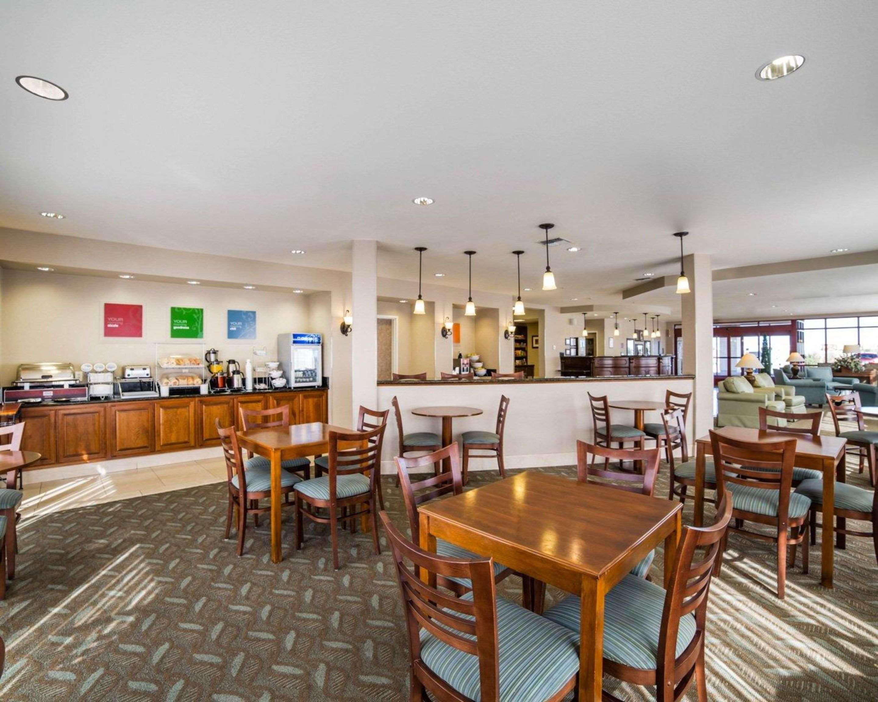Comfort Suites Фернли Экстерьер фото