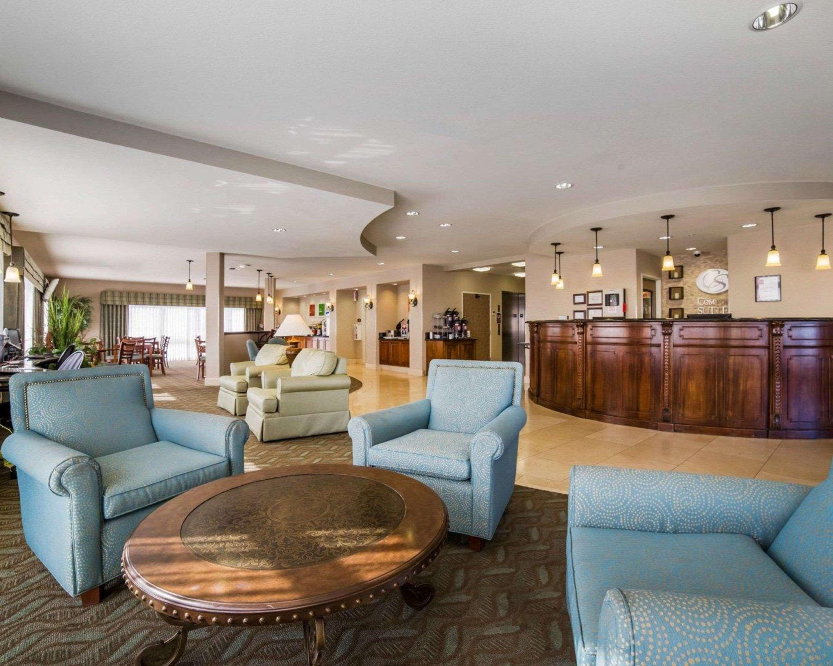 Comfort Suites Фернли Экстерьер фото