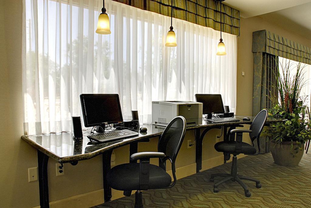 Comfort Suites Фернли Экстерьер фото