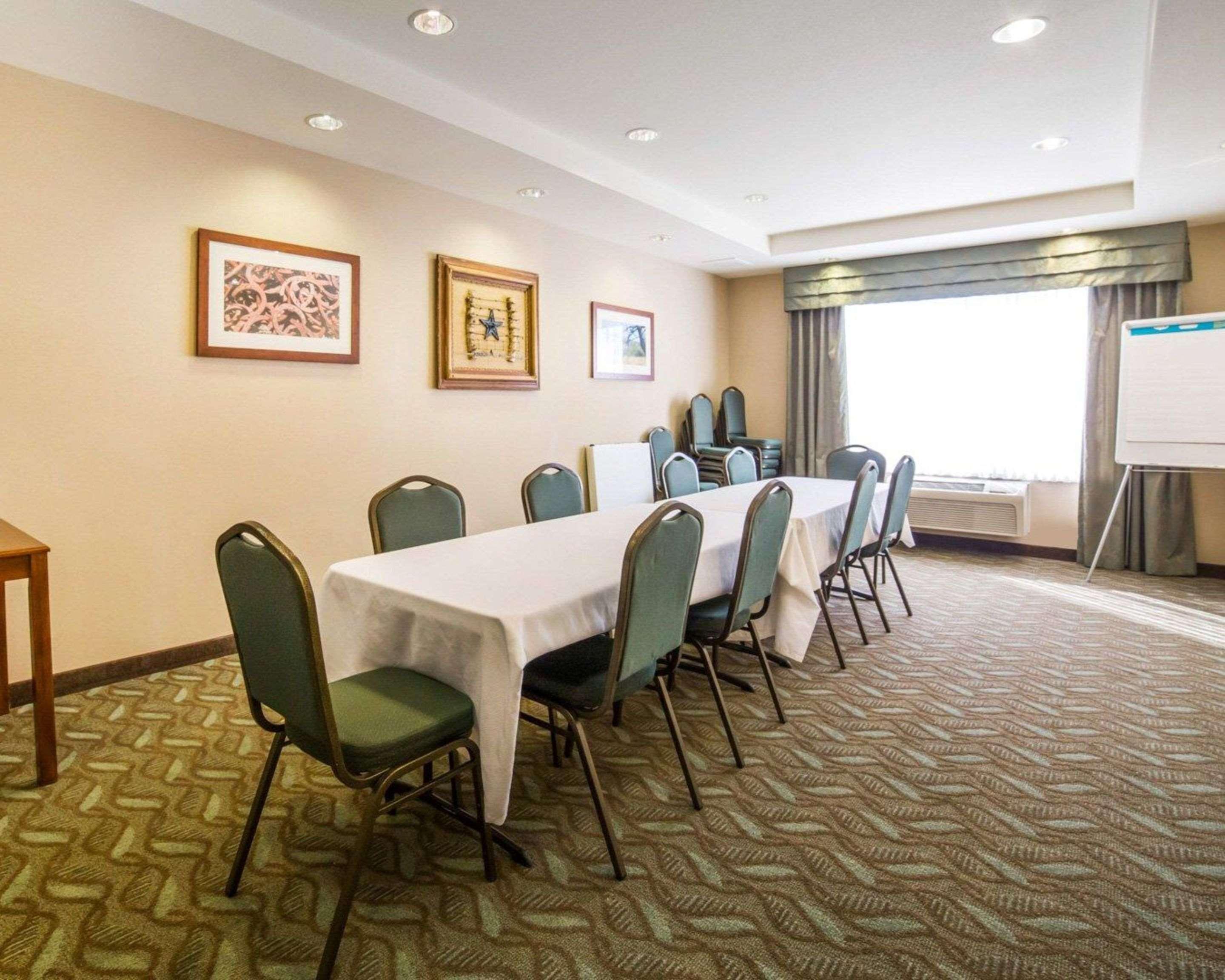 Comfort Suites Фернли Экстерьер фото