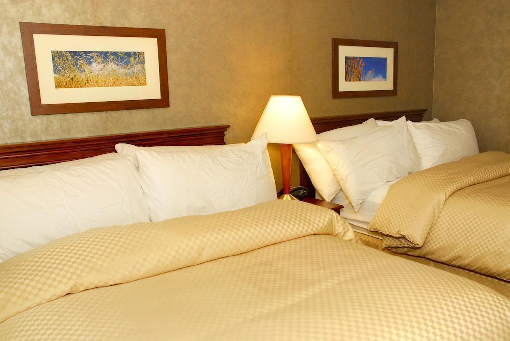Comfort Suites Фернли Экстерьер фото