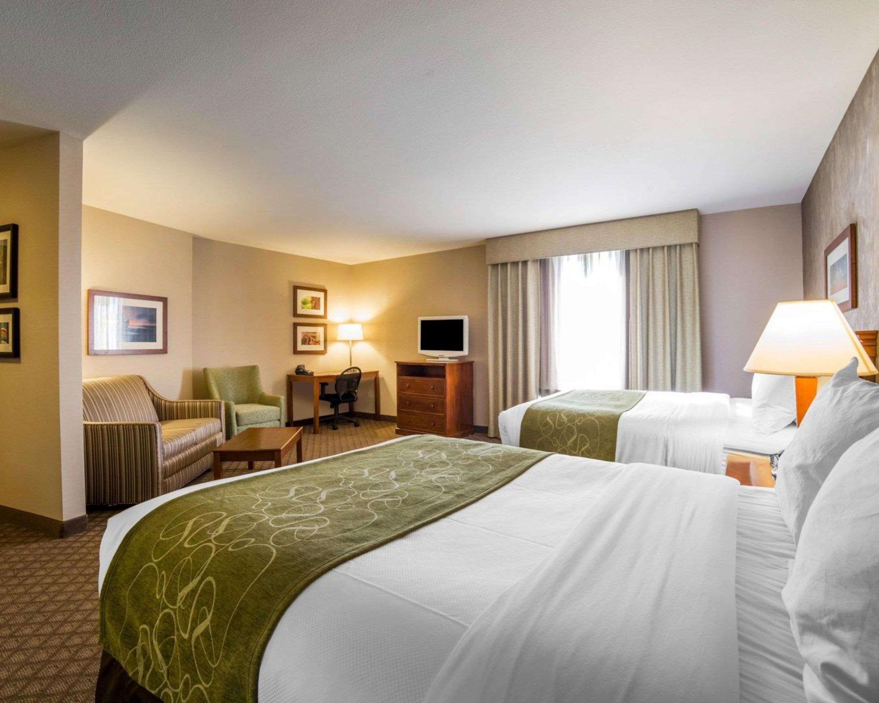 Comfort Suites Фернли Экстерьер фото