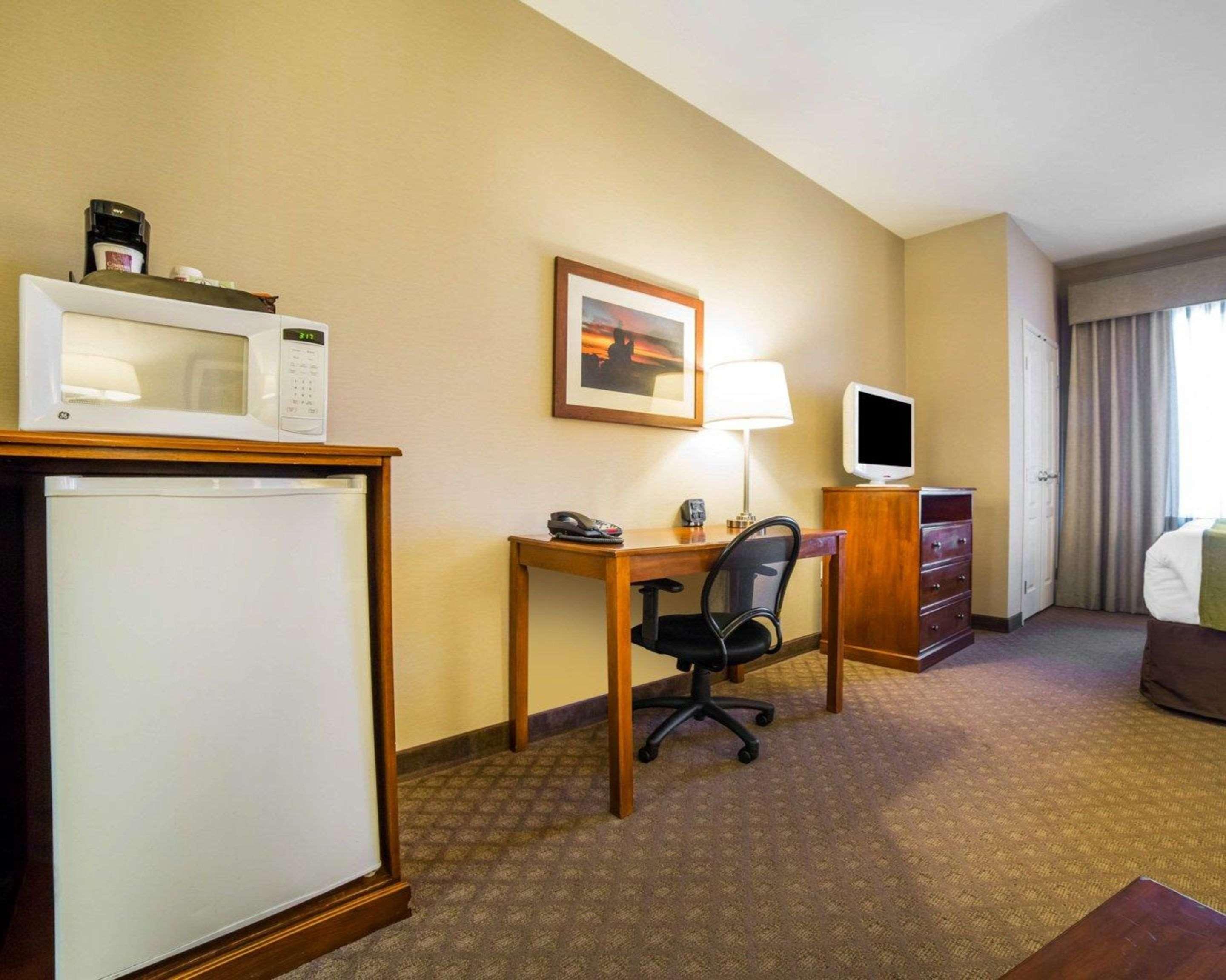 Comfort Suites Фернли Экстерьер фото