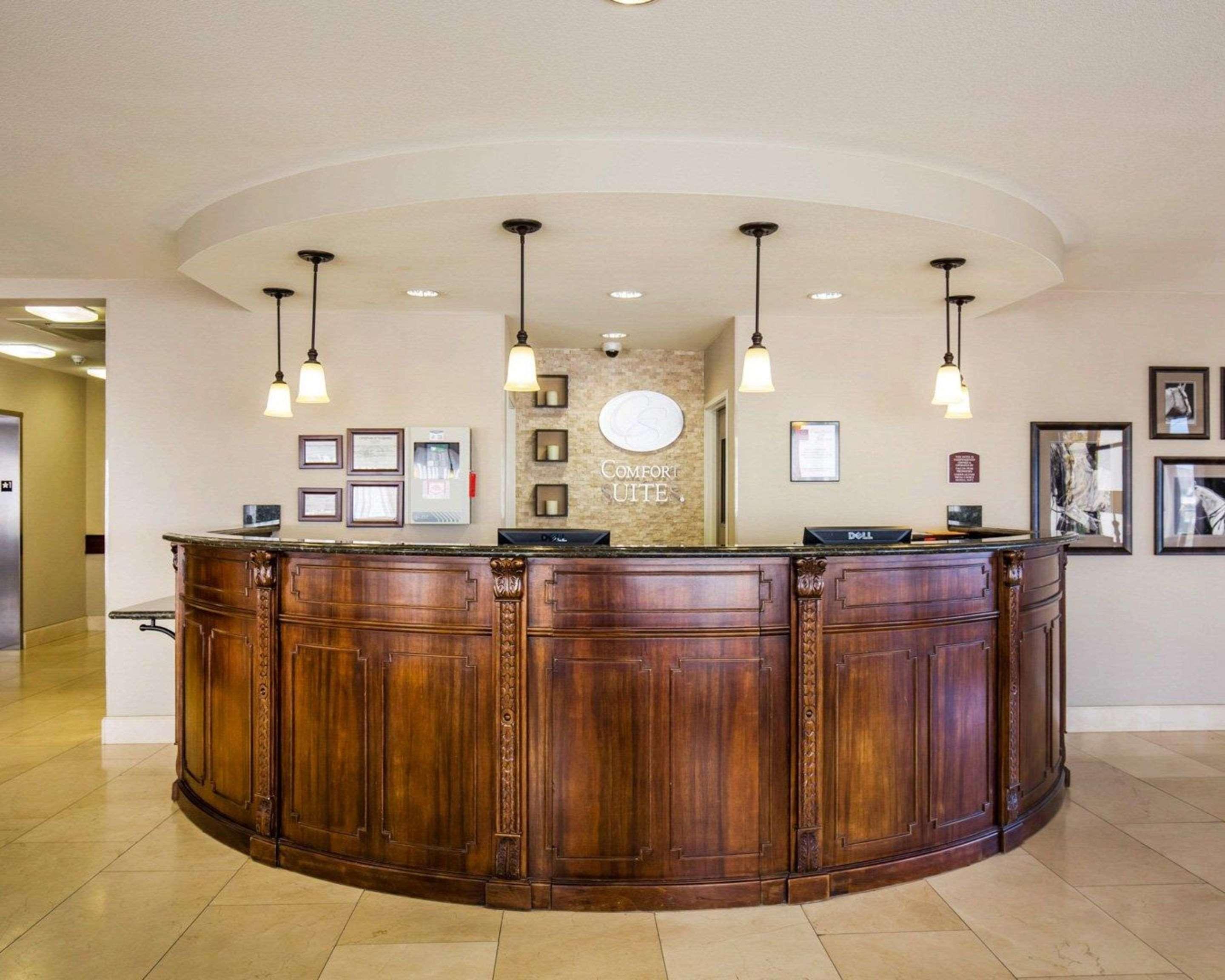 Comfort Suites Фернли Экстерьер фото