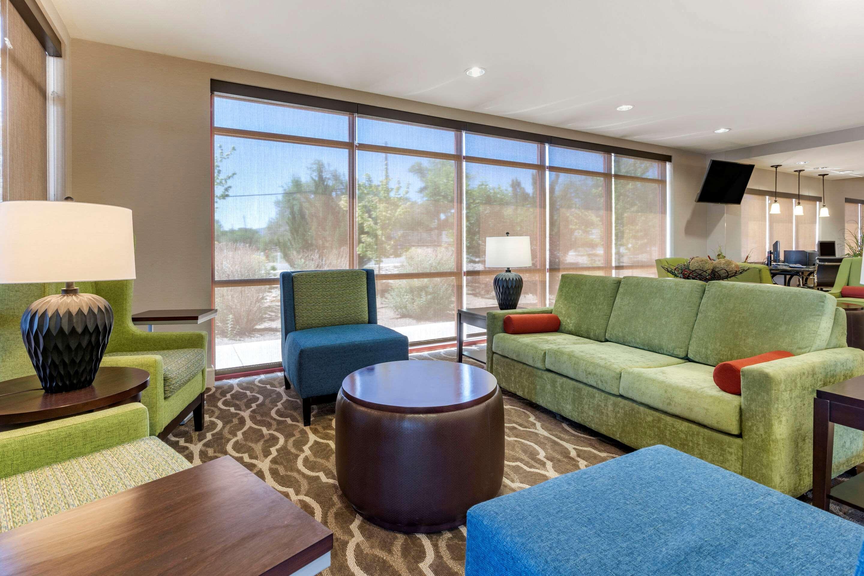 Comfort Suites Фернли Экстерьер фото