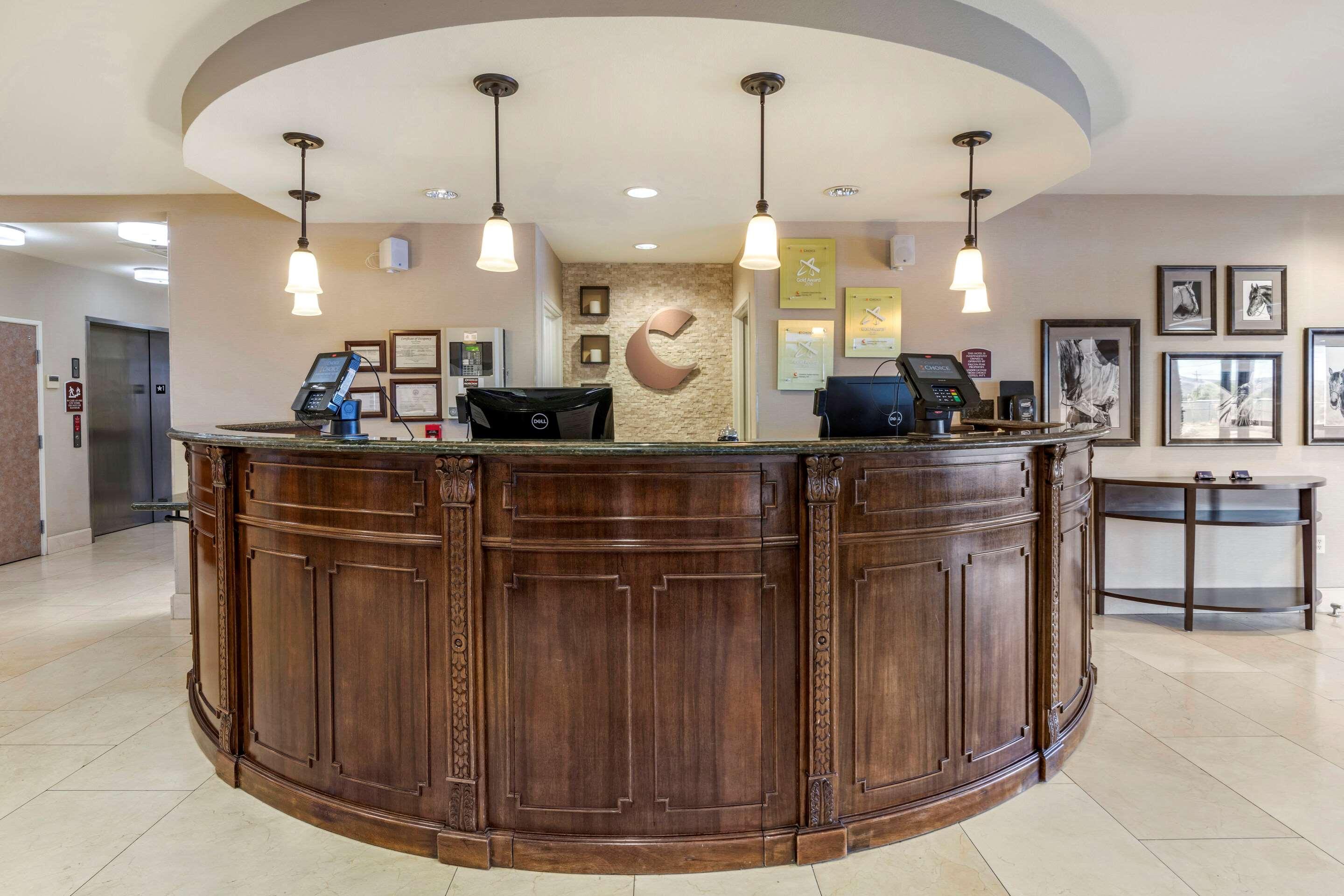 Comfort Suites Фернли Экстерьер фото
